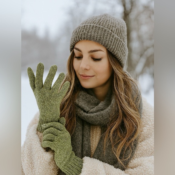 Madewell Tech Soft Knit Wool Texting Winter Gloves - Picture 3 of 4